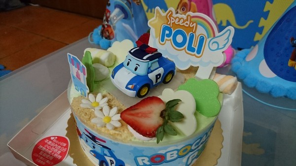 籟恩都格蛋糕塑型館(安吉店)：高雄~籟恩都格蛋糕 Lion Dog V.S 85度C咖啡烘培專賣店~波力蛋糕.飛機蛋糕~慶祝3歲生日~