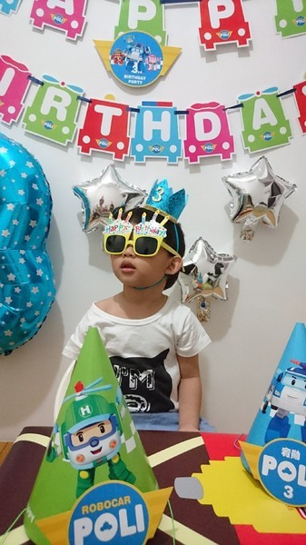 籟恩都格蛋糕塑型館(安吉店)：高雄~籟恩都格蛋糕 Lion Dog V.S 85度C咖啡烘培專賣店~波力蛋糕.飛機蛋糕~慶祝3歲生日~