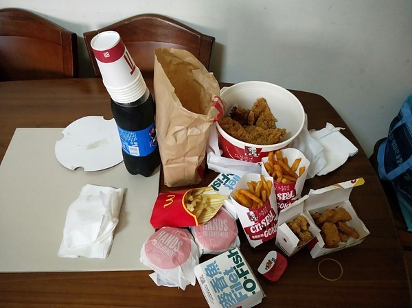 籟恩都格蛋糕塑型館(安吉店)：高雄~籟恩都格蛋糕 Lion Dog V.S 85度C咖啡烘培專賣店~波力蛋糕.飛機蛋糕~慶祝3歲生日~