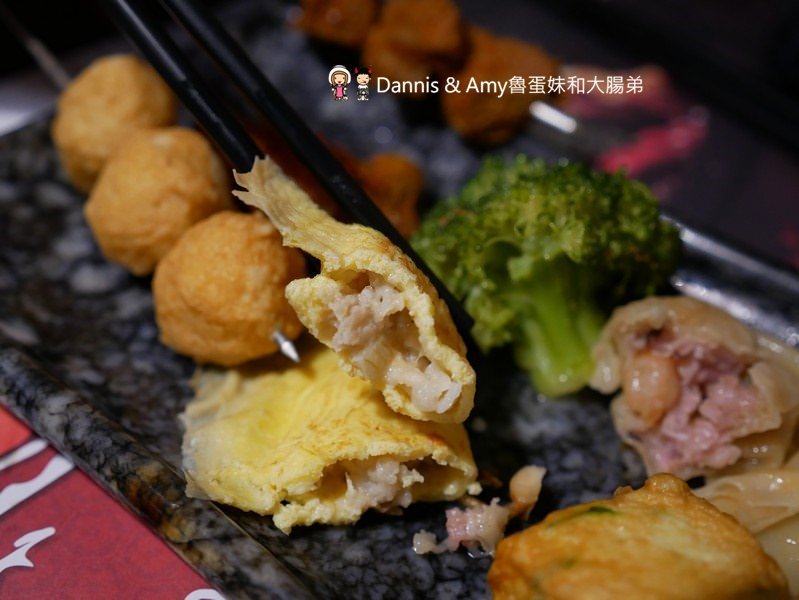 《新竹特色火鍋》御川都辣串鍋。四川重慶麻辣串串串香只要20元。紅白湯鴛鴦火鍋組合湯頭濃郁夠味︱ （影片）