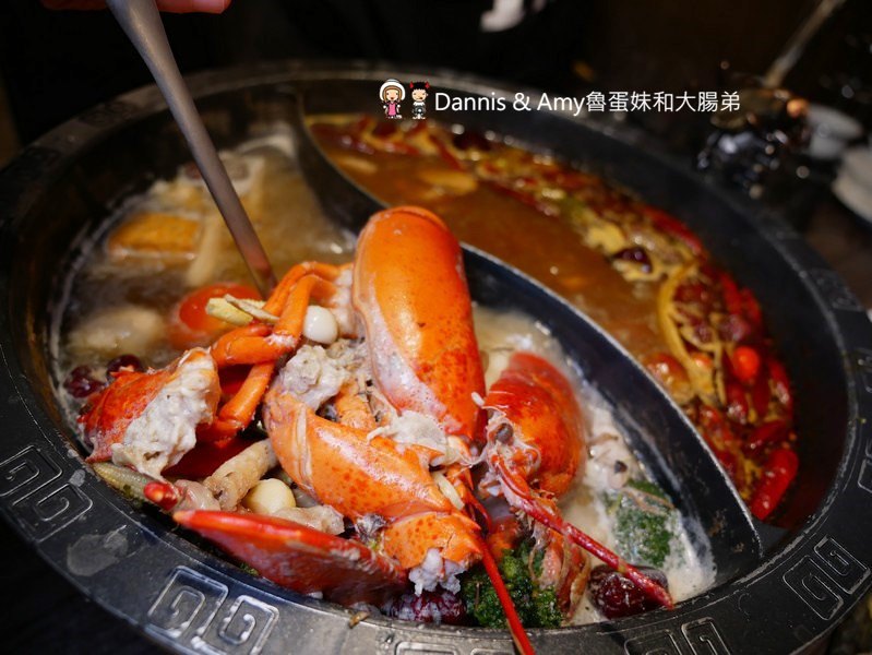 《新竹特色火鍋》御川都辣串鍋。四川重慶麻辣串串串香只要20元。紅白湯鴛鴦火鍋組合湯頭濃郁夠味︱ （影片）