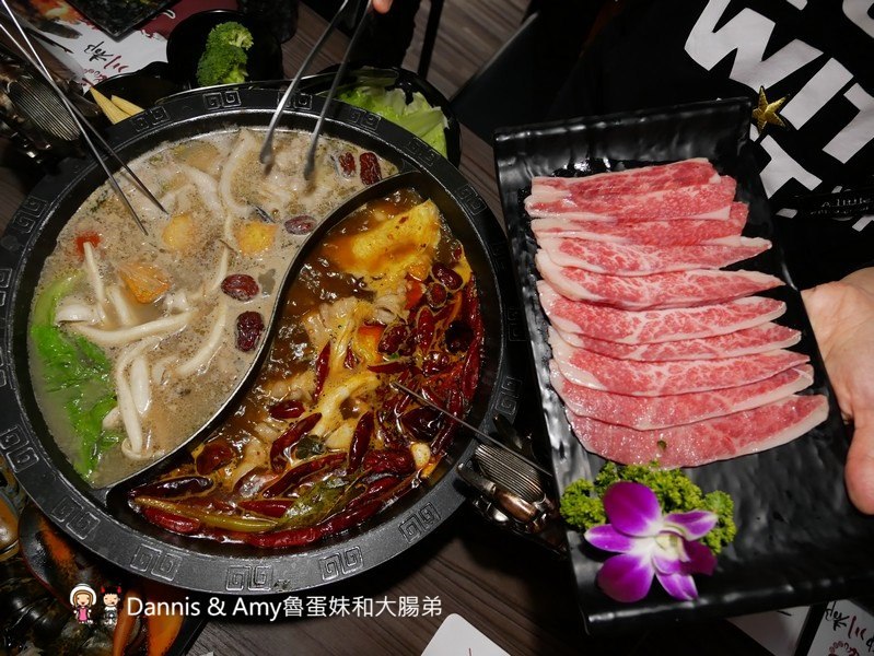 《新竹特色火鍋》御川都辣串鍋。四川重慶麻辣串串串香只要20元。紅白湯鴛鴦火鍋組合湯頭濃郁夠味︱ （影片）