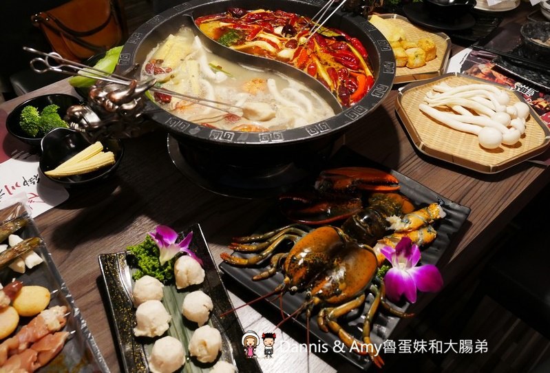 《新竹特色火鍋》御川都辣串鍋。四川重慶麻辣串串串香只要20元。紅白湯鴛鴦火鍋組合湯頭濃郁夠味︱ （影片）