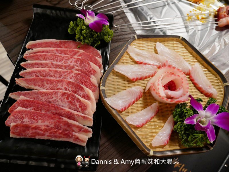 《新竹特色火鍋》御川都辣串鍋。四川重慶麻辣串串串香只要20元。紅白湯鴛鴦火鍋組合湯頭濃郁夠味︱ （影片）