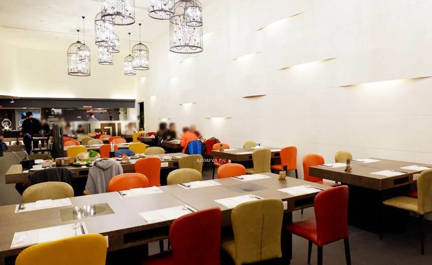 新天地崇德旗艦店。樂食自助百匯3.0升級版，+108元享和牛鍋物放題＋百道美食吃到飽，生猛海鮮無限供應，台中吃到飽推薦 - 🍎 蘋果話日常🍎