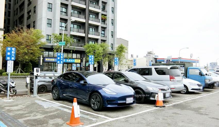 新天地崇德旗艦店。樂食自助百匯3.0升級版，+108元享和牛鍋物放題＋百道美食吃到飽，生猛海鮮無限供應，台中吃到飽推薦 - 🍎 蘋果話日常🍎