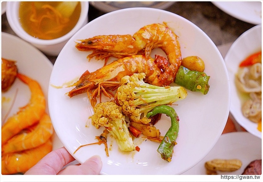 台中吃到飽～近百道料理、甜點、生啤無限享用，還有期間限定潮創中菜！！