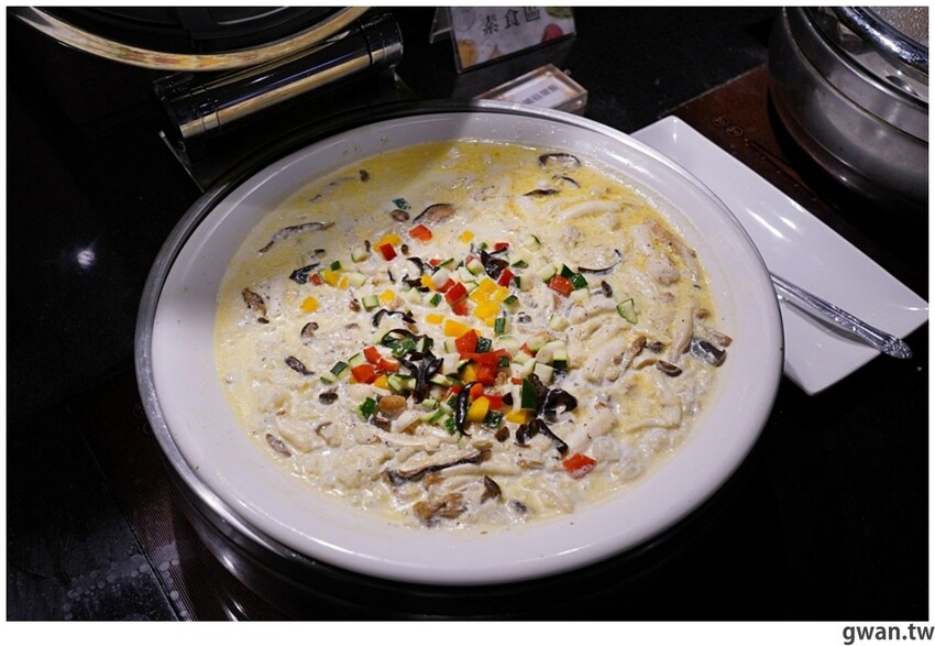 台中這間吃到飽好狂！銅板價升級和牛火鍋吃到飽，不限時、免停車費，還有免費兒童遊戲區！