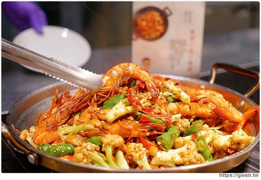 台中吃到飽～近百道料理、甜點、生啤無限享用，還有期間限定潮創中菜！！