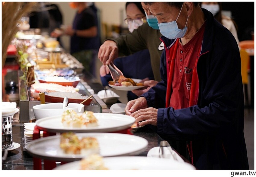 台中這間吃到飽好狂！銅板價升級和牛火鍋吃到飽，不限時、免停車費，還有免費兒童遊戲區！