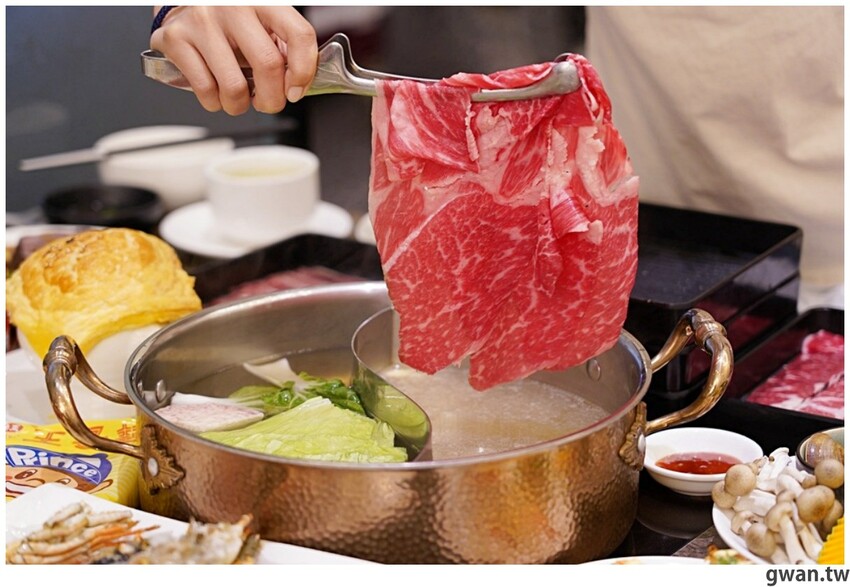 台中這間吃到飽好狂！銅板價升級和牛火鍋吃到飽，不限時、免停車費，還有免費兒童遊戲區！