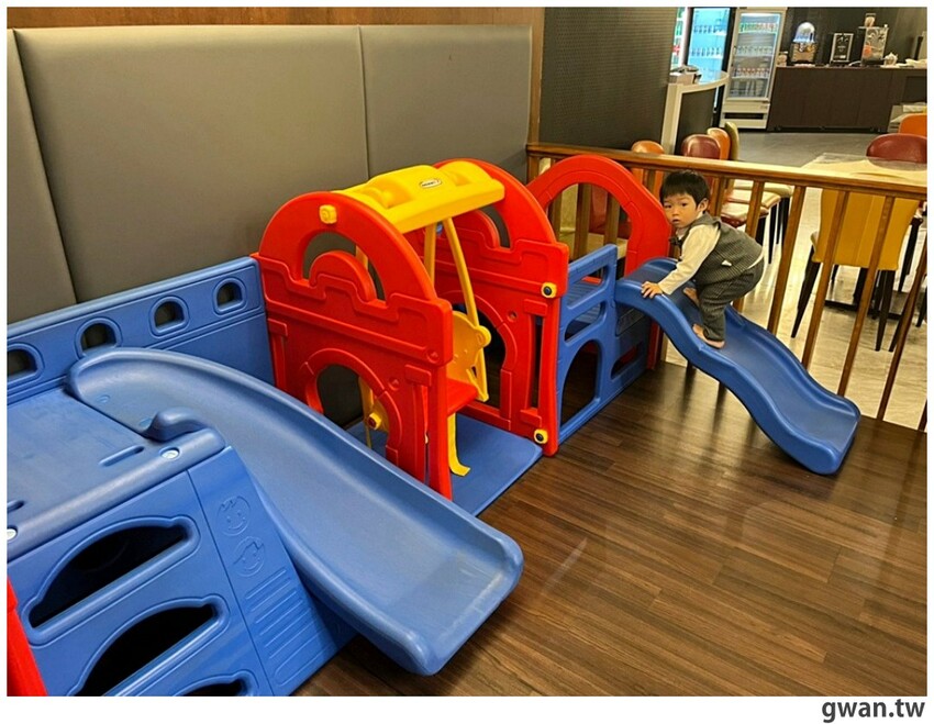 台中這間吃到飽好狂！銅板價升級和牛火鍋吃到飽，不限時、免停車費，還有免費兒童遊戲區！