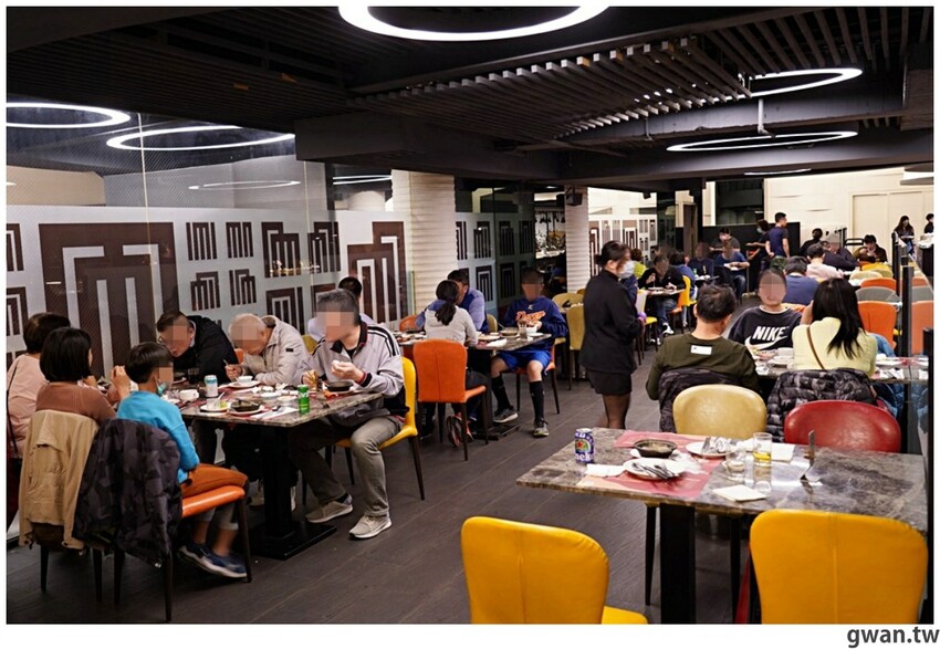 台中這間吃到飽好狂！銅板價升級和牛火鍋吃到飽，不限時、免停車費，還有免費兒童遊戲區！