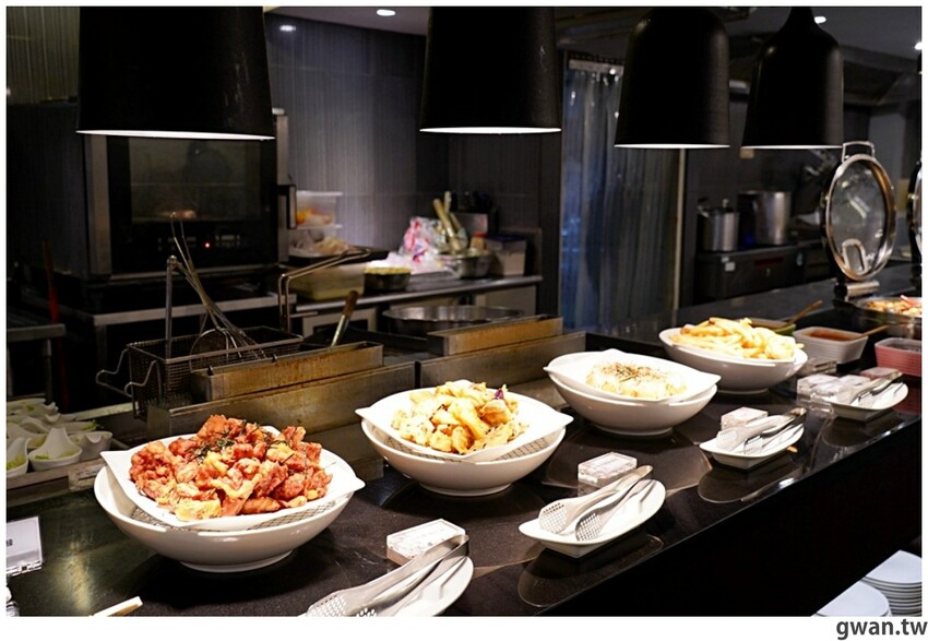 台中這間吃到飽好狂！銅板價升級和牛火鍋吃到飽，不限時、免停車費，還有免費兒童遊戲區！