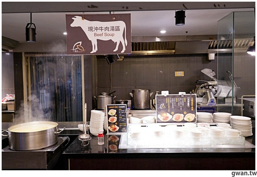 台中這間吃到飽好狂！銅板價升級和牛火鍋吃到飽，不限時、免停車費，還有免費兒童遊戲區！