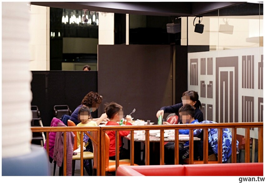 台中這間吃到飽好狂！銅板價升級和牛火鍋吃到飽，不限時、免停車費，還有免費兒童遊戲區！