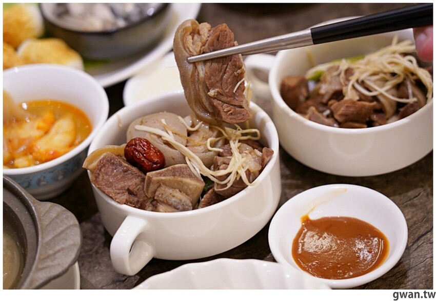 台中這間吃到飽好狂！銅板價升級和牛火鍋吃到飽，不限時、免停車費，還有免費兒童遊戲區！