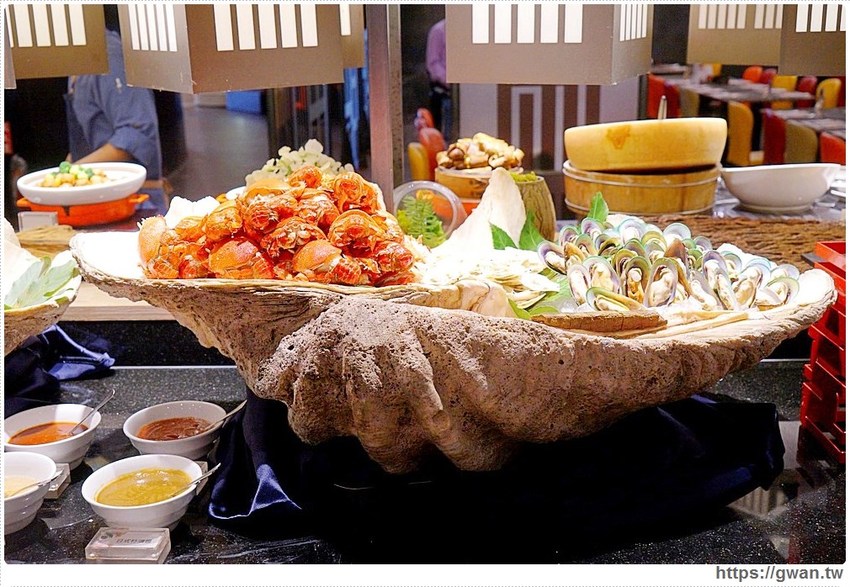 台中吃到飽～近百道料理、甜點、生啤無限享用，還有期間限定潮創中菜！！