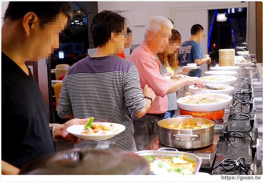 台中吃到飽～近百道料理、甜點、生啤無限享用，還有期間限定潮創中菜！！