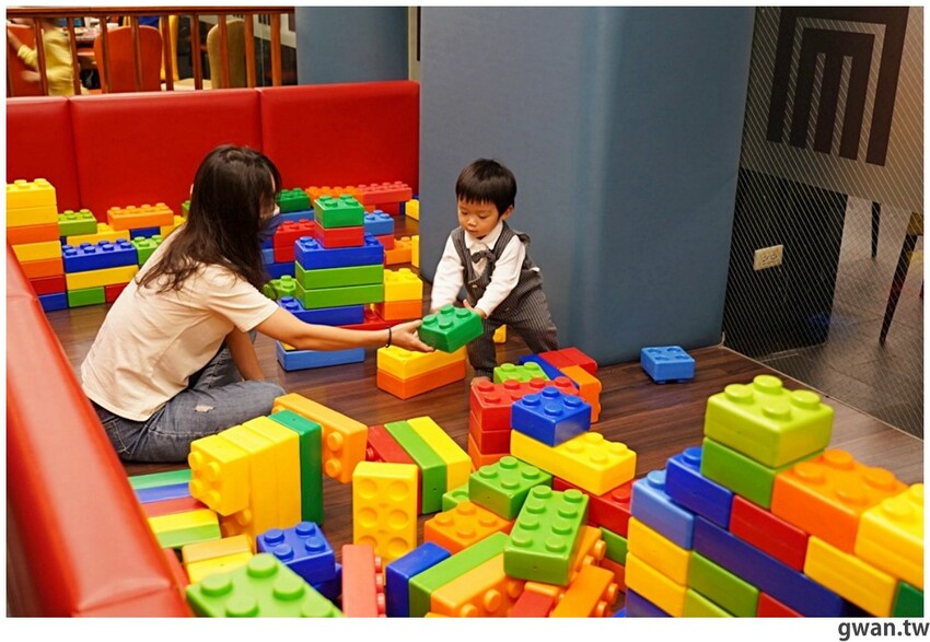 台中這間吃到飽好狂！銅板價升級和牛火鍋吃到飽，不限時、免停車費，還有免費兒童遊戲區！