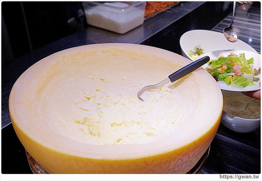 台中吃到飽～近百道料理、甜點、生啤無限享用，還有期間限定潮創中菜！！