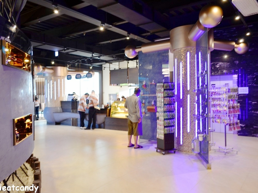 彰化新景點！整面3D彩繪牆，戲水池、白沙遊戲區，一枚硬幣可以玩半天。