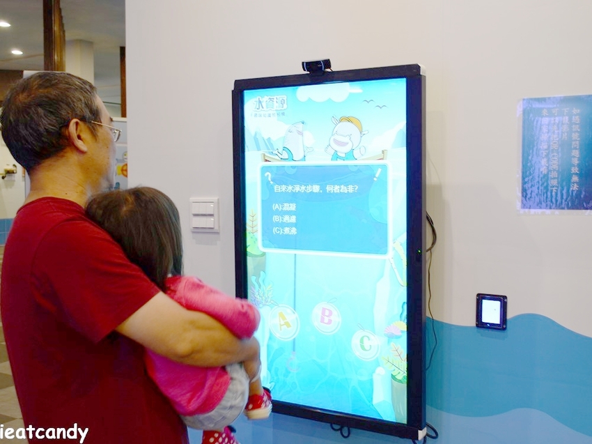 彰化新景點！整面3D彩繪牆，戲水池、白沙遊戲區，一枚硬幣可以玩半天。