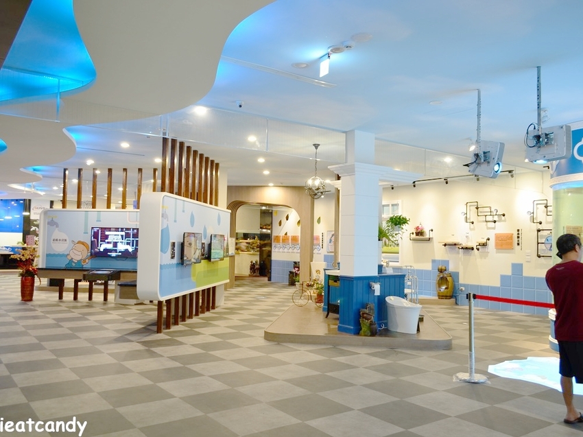 彰化新景點！整面3D彩繪牆，戲水池、白沙遊戲區，一枚硬幣可以玩半天。