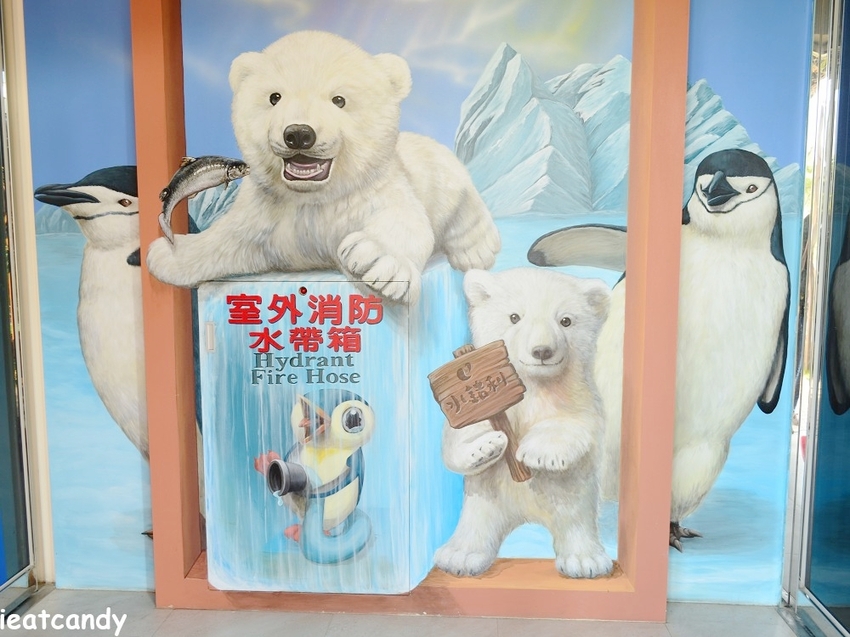 彰化新景點！整面3D彩繪牆，戲水池、白沙遊戲區，一枚硬幣可以玩半天。