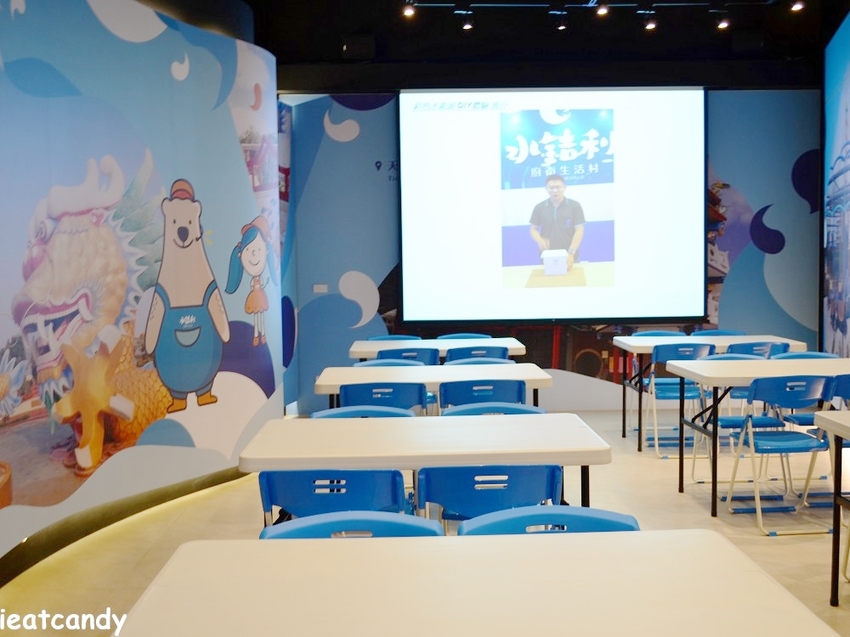 彰化新景點！整面3D彩繪牆，戲水池、白沙遊戲區，一枚硬幣可以玩半天。