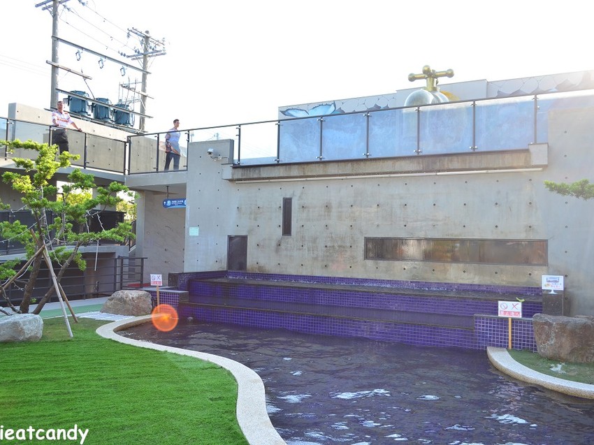 彰化新景點！整面3D彩繪牆，戲水池、白沙遊戲區，一枚硬幣可以玩半天。