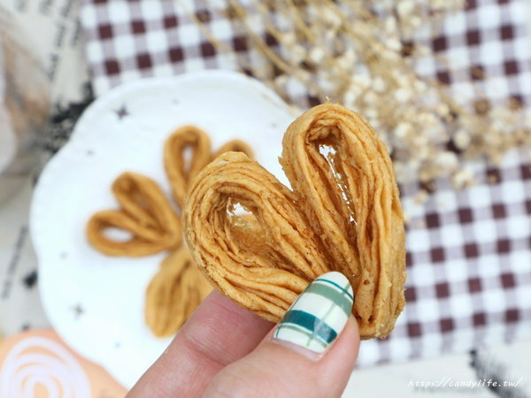 酒飽甜千層蛋捲:台中伴手禮推薦│酒飽甜千層蛋捲〃愛心造型蛋捲超療癒,送禮自用兩相宜~