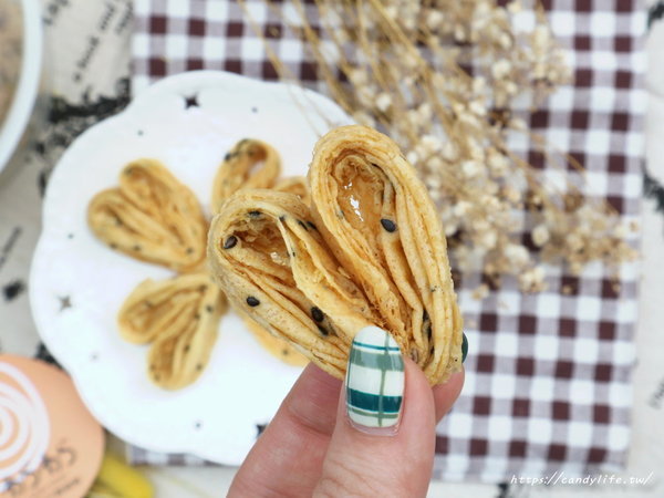 酒飽甜千層蛋捲:台中伴手禮推薦│酒飽甜千層蛋捲〃愛心造型蛋捲超療癒,送禮自用兩相宜~