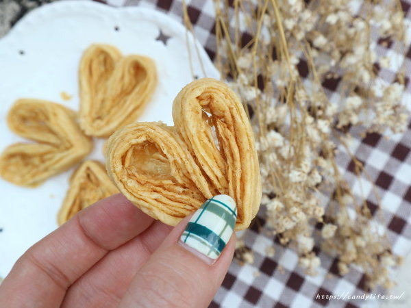 酒飽甜千層蛋捲:台中伴手禮推薦│酒飽甜千層蛋捲〃愛心造型蛋捲超療癒,送禮自用兩相宜~