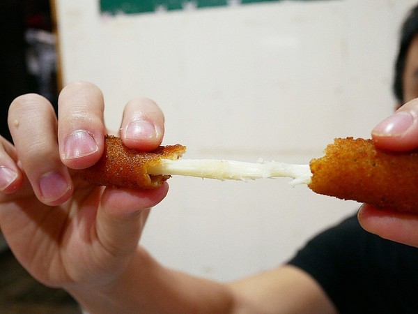 熊掌香雞排鹹酥雞:熊掌香雞排-台中西區炸物 躲在巷子裡的特色炸物店 不只販售炸物還有補運問事等服務 每日還有一位有緣人能得到竹林觀音詩句