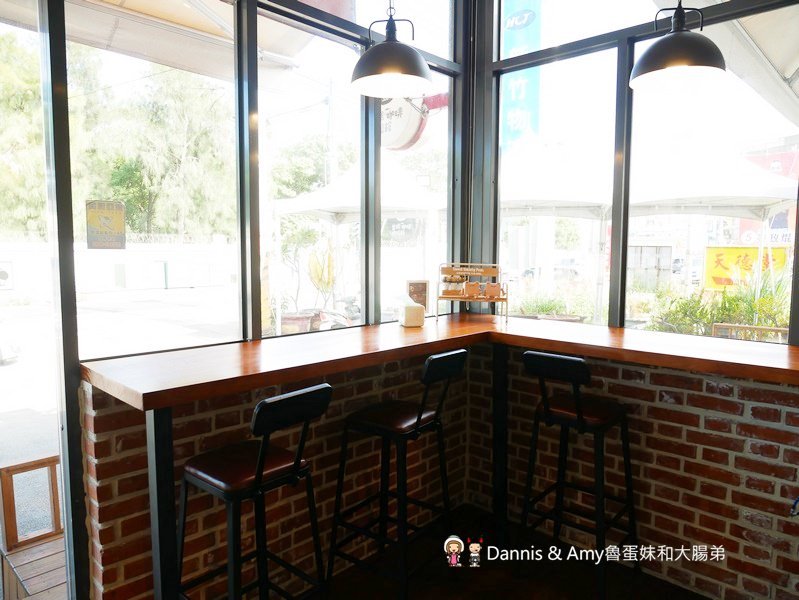 《新竹新豐下午茶推薦》豐蛋糕咖啡烘焙館下午茶推薦。平價美食爆漿NG泡芙只要10元銅板價好便宜。健康米布丁大人小孩都愛。內用黑咖啡免費喝︱明新科技大學附近(影片)