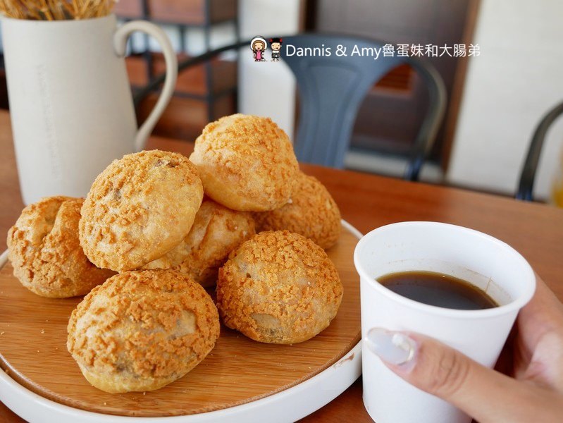 《新竹新豐下午茶推薦》豐蛋糕咖啡烘焙館下午茶推薦。平價美食爆漿NG泡芙只要10元銅板價好便宜。健康米布丁大人小孩都愛。內用黑咖啡免費喝︱明新科技大學附近(影片)