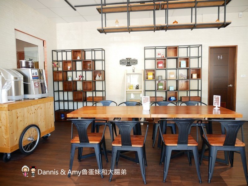 《新竹新豐下午茶推薦》豐蛋糕咖啡烘焙館下午茶推薦。平價美食爆漿NG泡芙只要10元銅板價好便宜。健康米布丁大人小孩都愛。內用黑咖啡免費喝︱明新科技大學附近（影片）