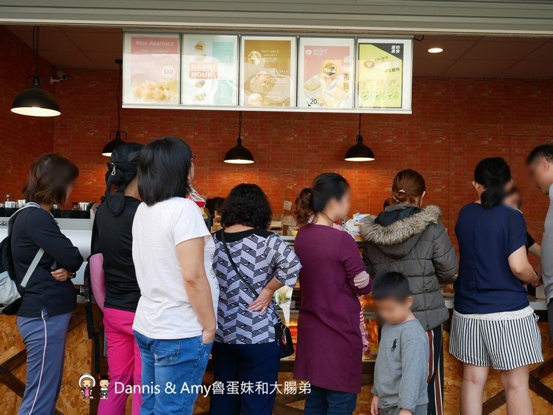 《新竹新豐下午茶推薦》豐蛋糕咖啡烘焙館下午茶推薦。平價美食爆漿NG泡芙只要10元銅板價好便宜。健康米布丁大人小孩都愛。內用黑咖啡免費喝︱明新科技大學附近(影片)