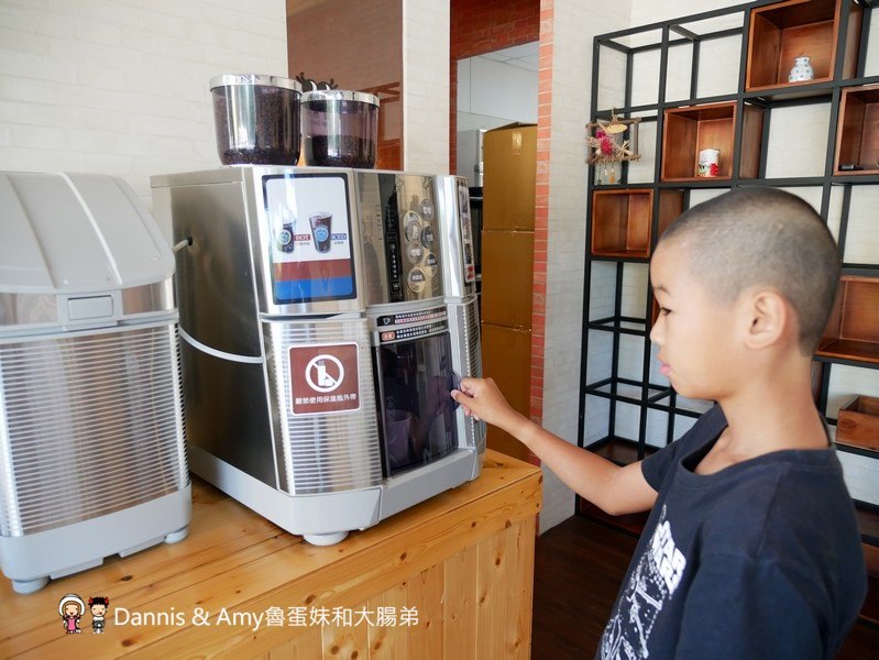 《新竹新豐下午茶推薦》豐蛋糕咖啡烘焙館下午茶推薦。平價美食爆漿NG泡芙只要10元銅板價好便宜。健康米布丁大人小孩都愛。內用黑咖啡免費喝︱明新科技大學附近(影片)