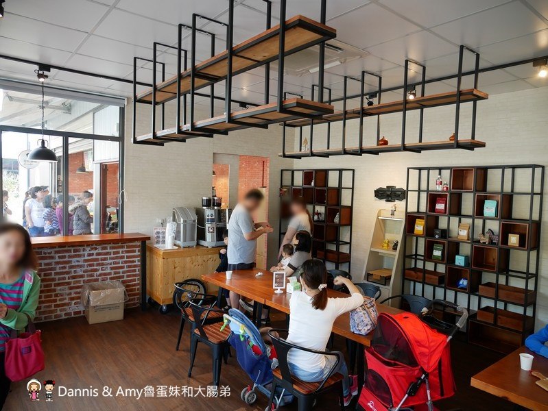 《新竹新豐下午茶推薦》豐蛋糕咖啡烘焙館下午茶推薦。平價美食爆漿NG泡芙只要10元銅板價好便宜。健康米布丁大人小孩都愛。內用黑咖啡免費喝︱明新科技大學附近(影片)