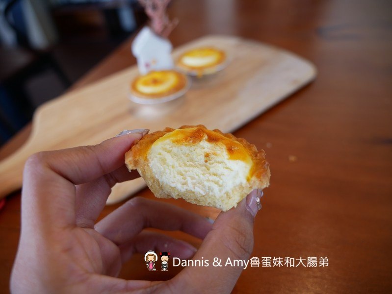 《新竹新豐下午茶推薦》豐蛋糕咖啡烘焙館下午茶推薦。平價美食爆漿NG泡芙只要10元銅板價好便宜。健康米布丁大人小孩都愛。內用黑咖啡免費喝︱明新科技大學附近(影片)