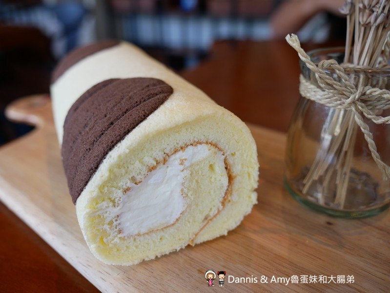 《新竹新豐下午茶推薦》豐蛋糕咖啡烘焙館下午茶推薦。平價美食爆漿NG泡芙只要10元銅板價好便宜。健康米布丁大人小孩都愛。內用黑咖啡免費喝︱明新科技大學附近(影片)