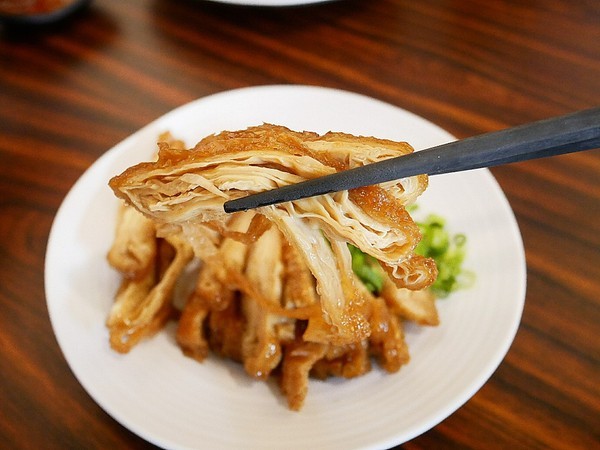 拌麵1990：拌麵1990-台中霧峰平價麵食館  鄰近朝陽大學宿舍  學生覓食超方便  銅板價就能填飽肚子