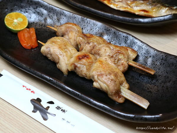 本鰻魚：台中美食│本 鰻魚料理屋〃太平人氣鰻魚專賣店，鰻魚重飯一鰻兩吃，還有丼飯、串燒等料理，對面有超大免費停車場～