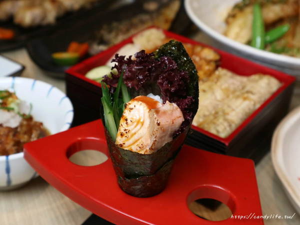 本鰻魚：台中美食│本 鰻魚料理屋〃太平人氣鰻魚專賣店，鰻魚重飯一鰻兩吃，還有丼飯、串燒等料理，對面有超大免費停車場～