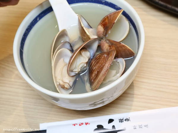 本鰻魚：台中美食│本 鰻魚料理屋〃太平人氣鰻魚專賣店，鰻魚重飯一鰻兩吃，還有丼飯、串燒等料理，對面有超大免費停車場～
