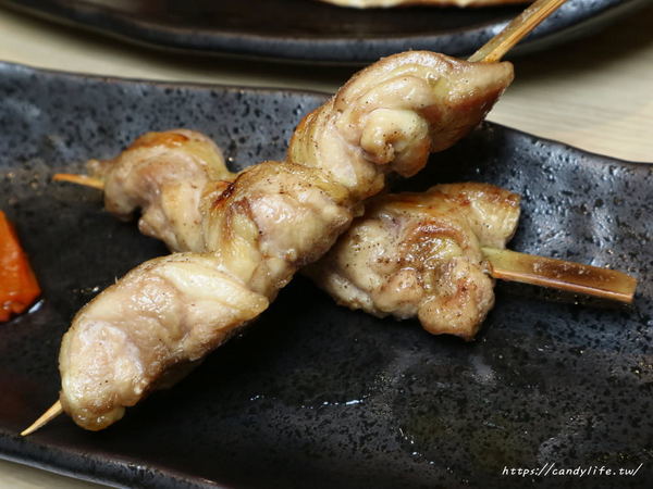 本鰻魚：台中美食│本 鰻魚料理屋〃太平人氣鰻魚專賣店，鰻魚重飯一鰻兩吃，還有丼飯、串燒等料理，對面有超大免費停車場～