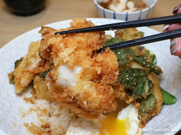 本鰻魚：台中美食│本 鰻魚料理屋〃太平人氣鰻魚專賣店，鰻魚重飯一鰻兩吃，還有丼飯、串燒等料理，對面有超大免費停車場～