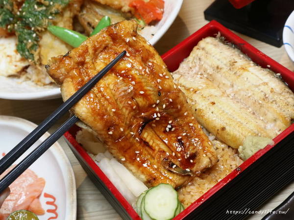 本鰻魚：台中美食│本 鰻魚料理屋〃太平人氣鰻魚專賣店，鰻魚重飯一鰻兩吃，還有丼飯、串燒等料理，對面有超大免費停車場～
